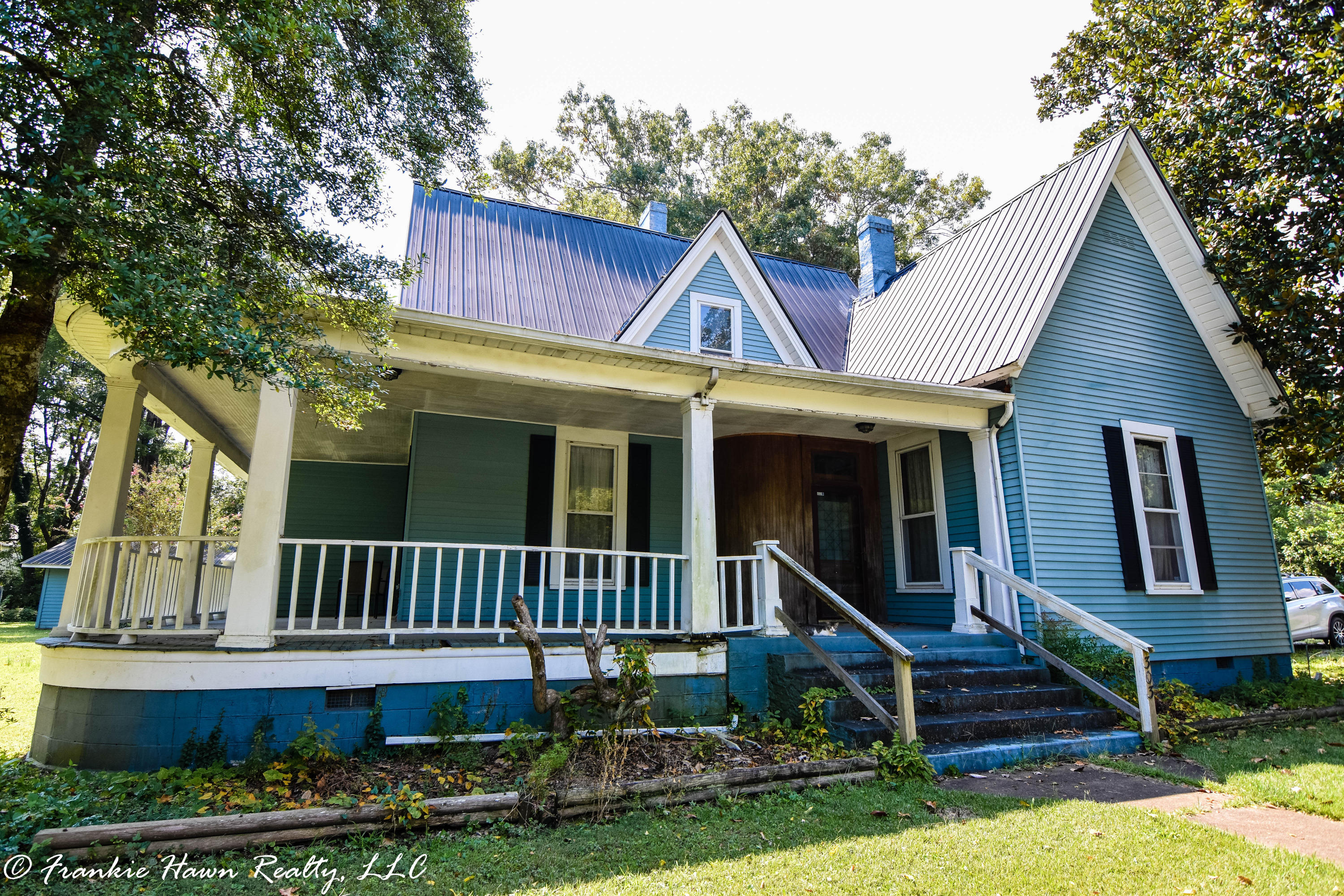 303 West Rhea Avenue Spring City, TN 37381 - Photo 1 of 40 Front