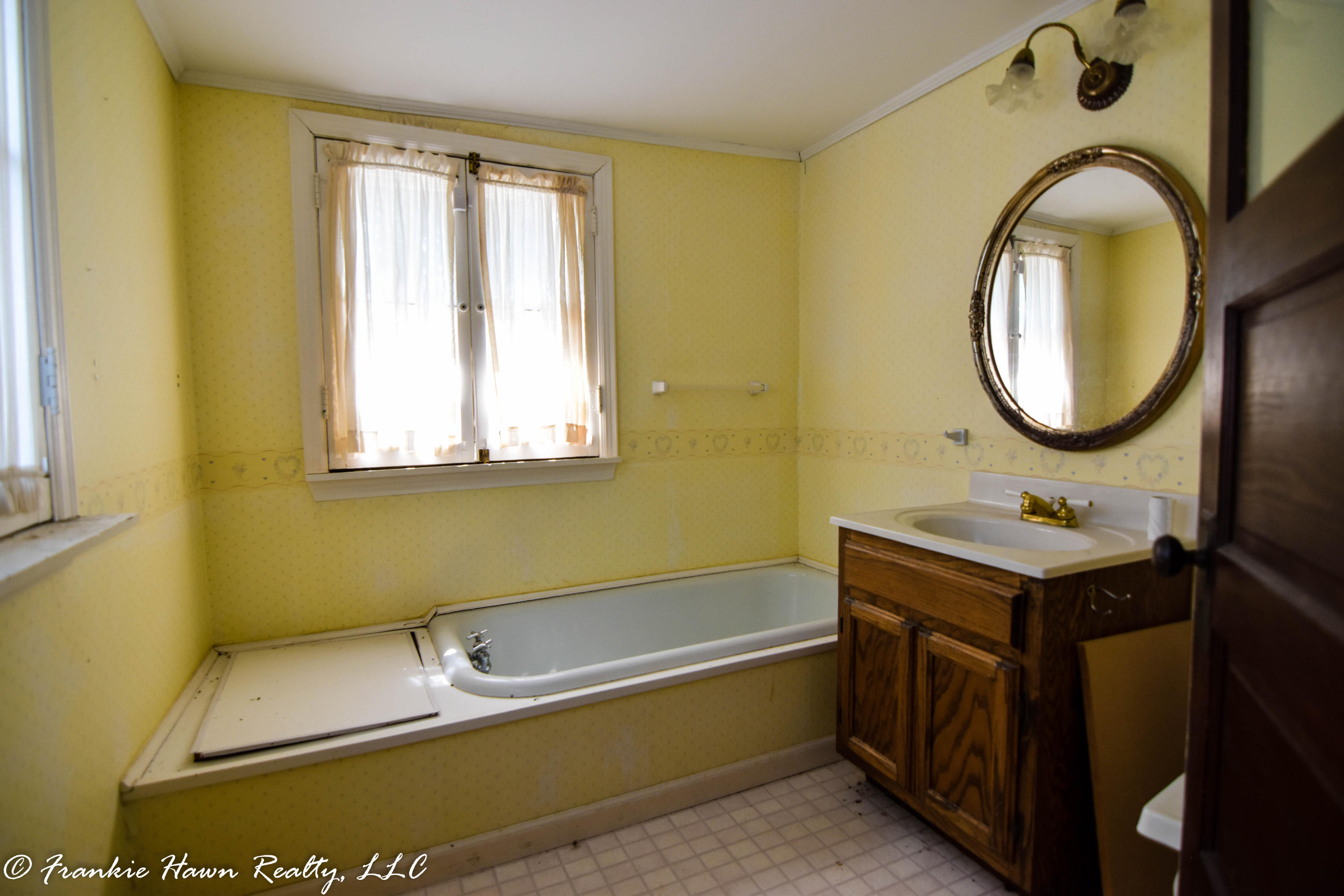 303 West Rhea Avenue Spring City, TN 37381 - Photo 17 of 40 Bath 2