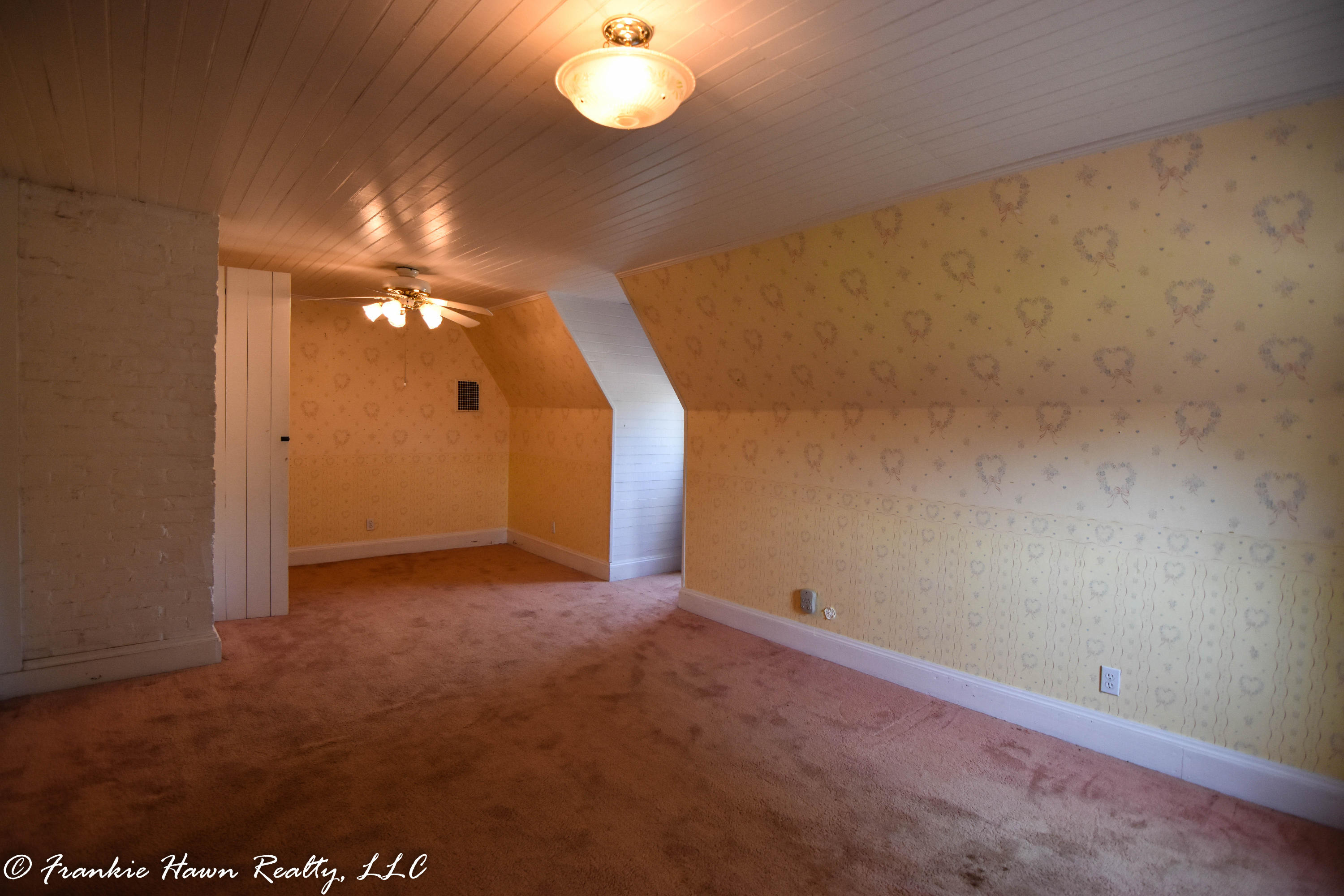 303 West Rhea Avenue Spring City, TN 37381 - Photo 19 of 40 Bedroom 3