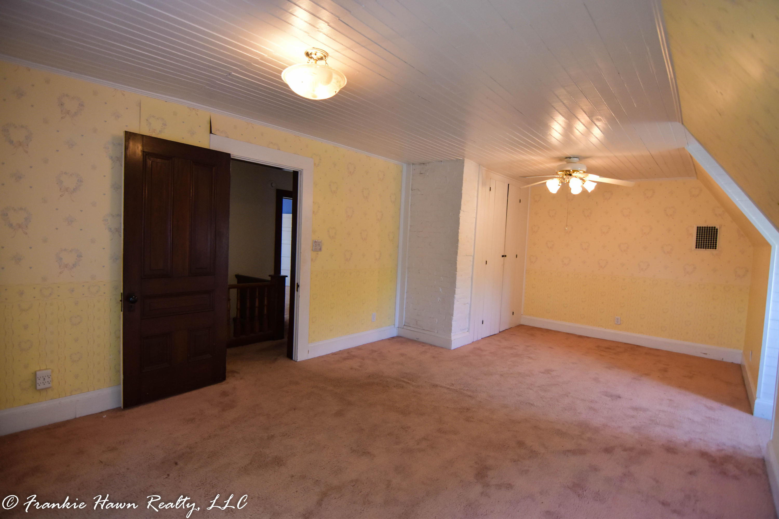 303 West Rhea Avenue Spring City, TN 37381 - Photo 20 of 40 Bedroom 3