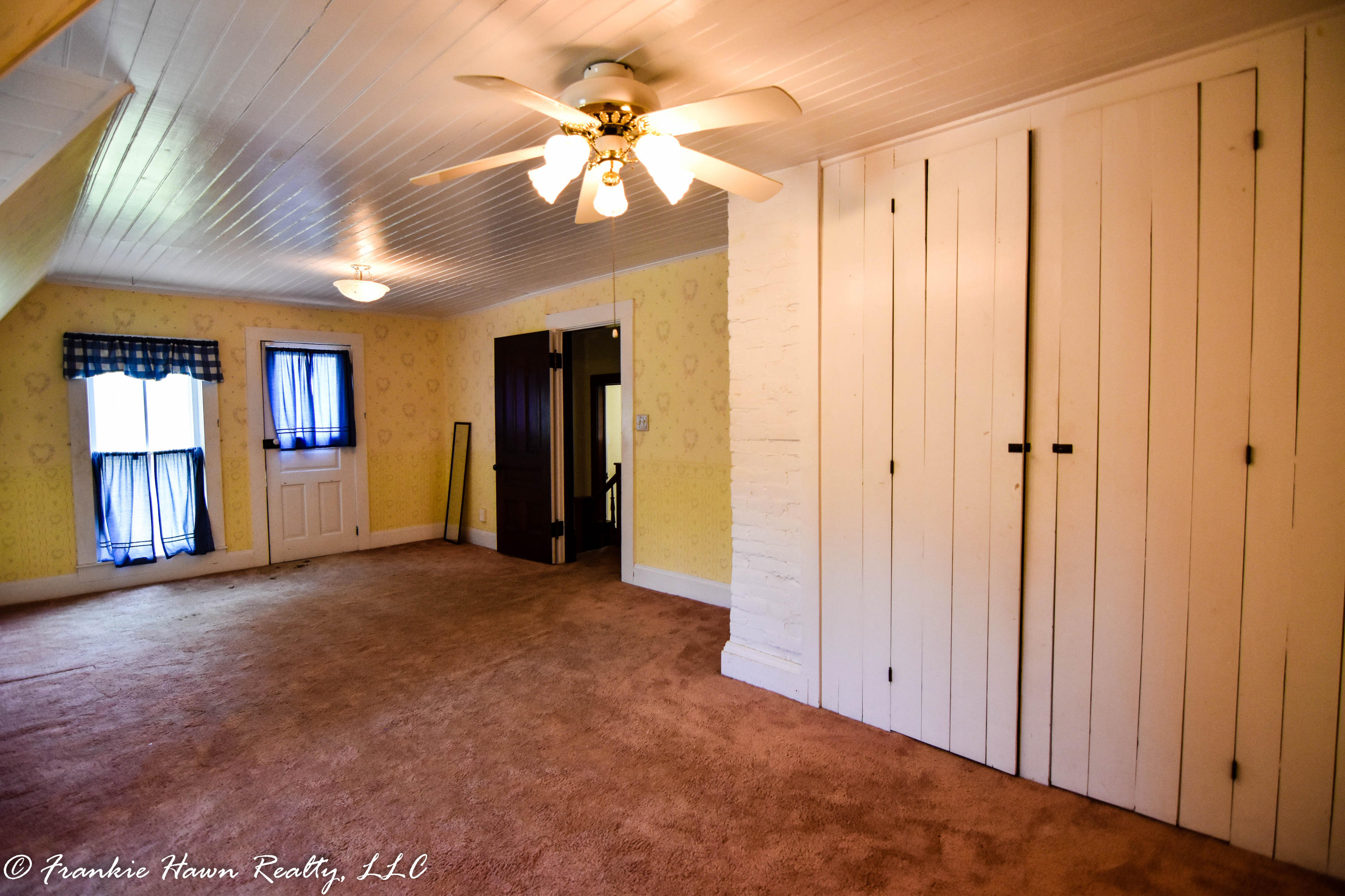 303 West Rhea Avenue Spring City, TN 37381 - Photo 21 of 40 Bedroom 3