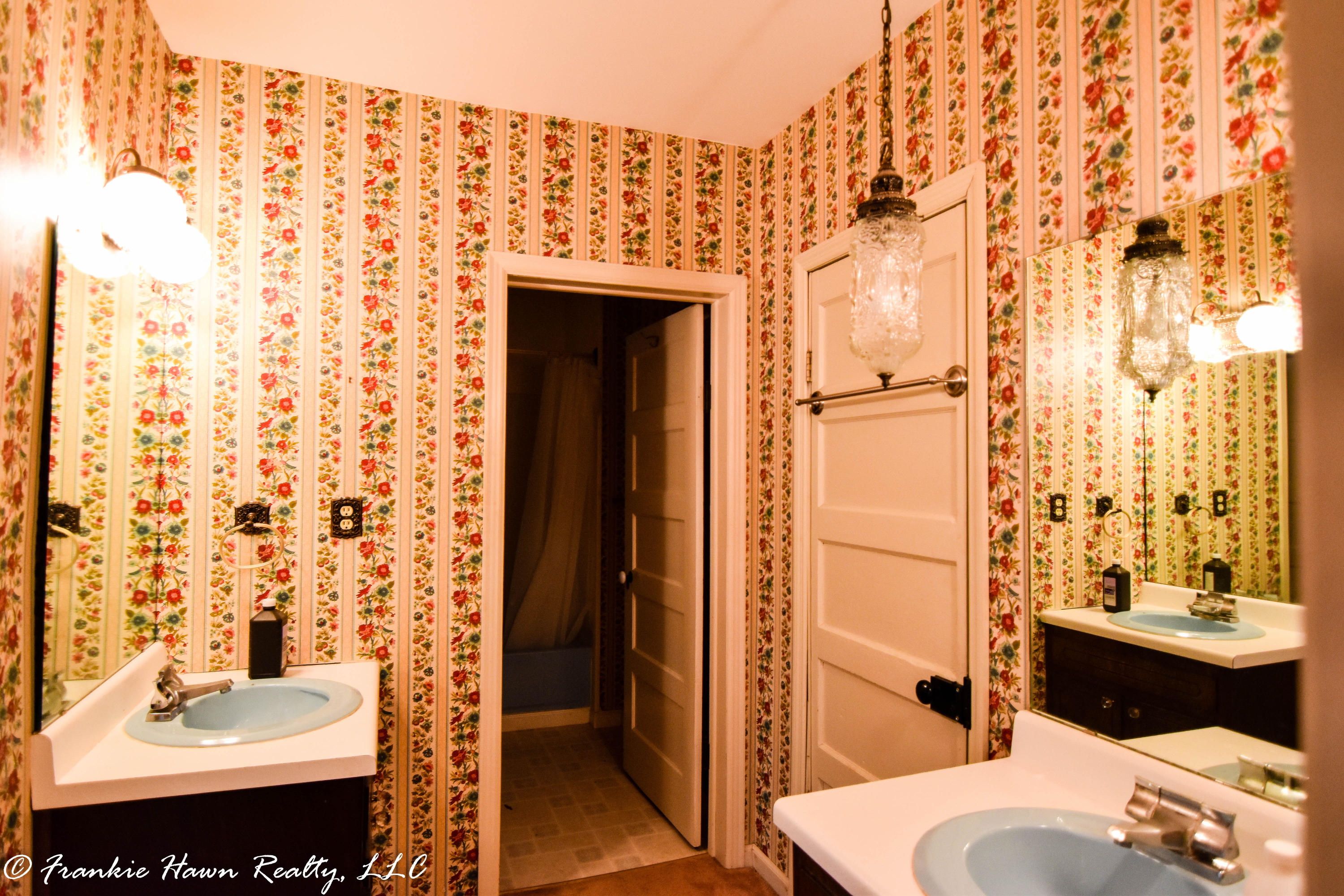 303 West Rhea Avenue Spring City, TN 37381 - Photo 26 of 40 Master Bath