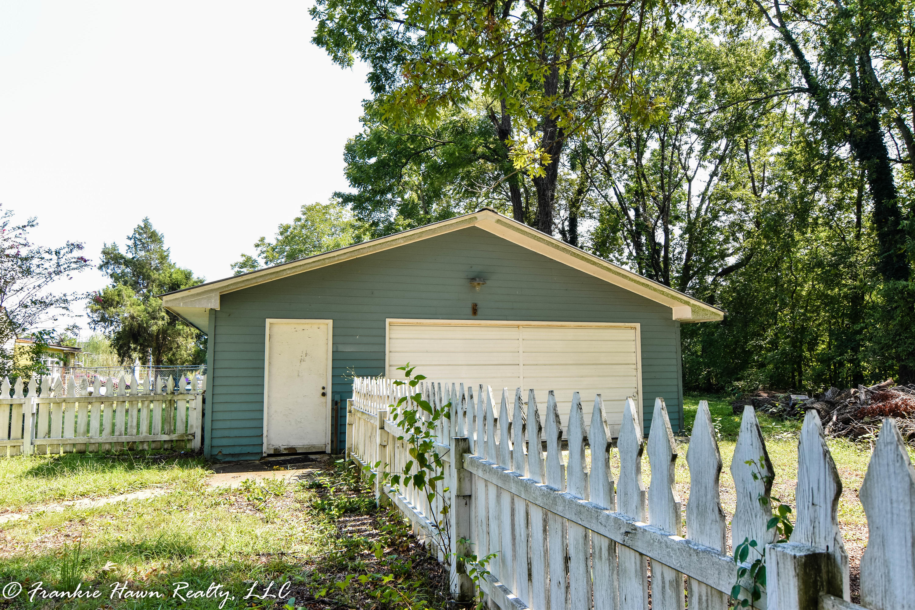 303 West Rhea Avenue Spring City, TN 37381 - Photo 32 of 40 Garage