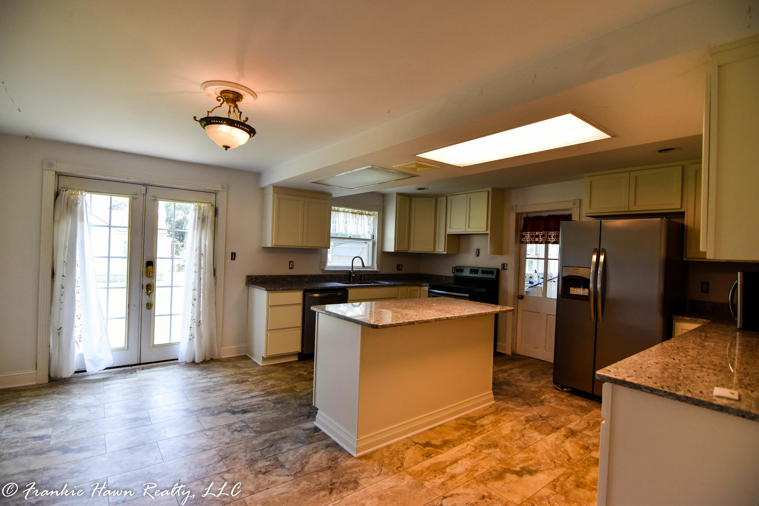 303 West Rhea Avenue Spring City, TN 37381 - Photo 36 of 40 Kitchen