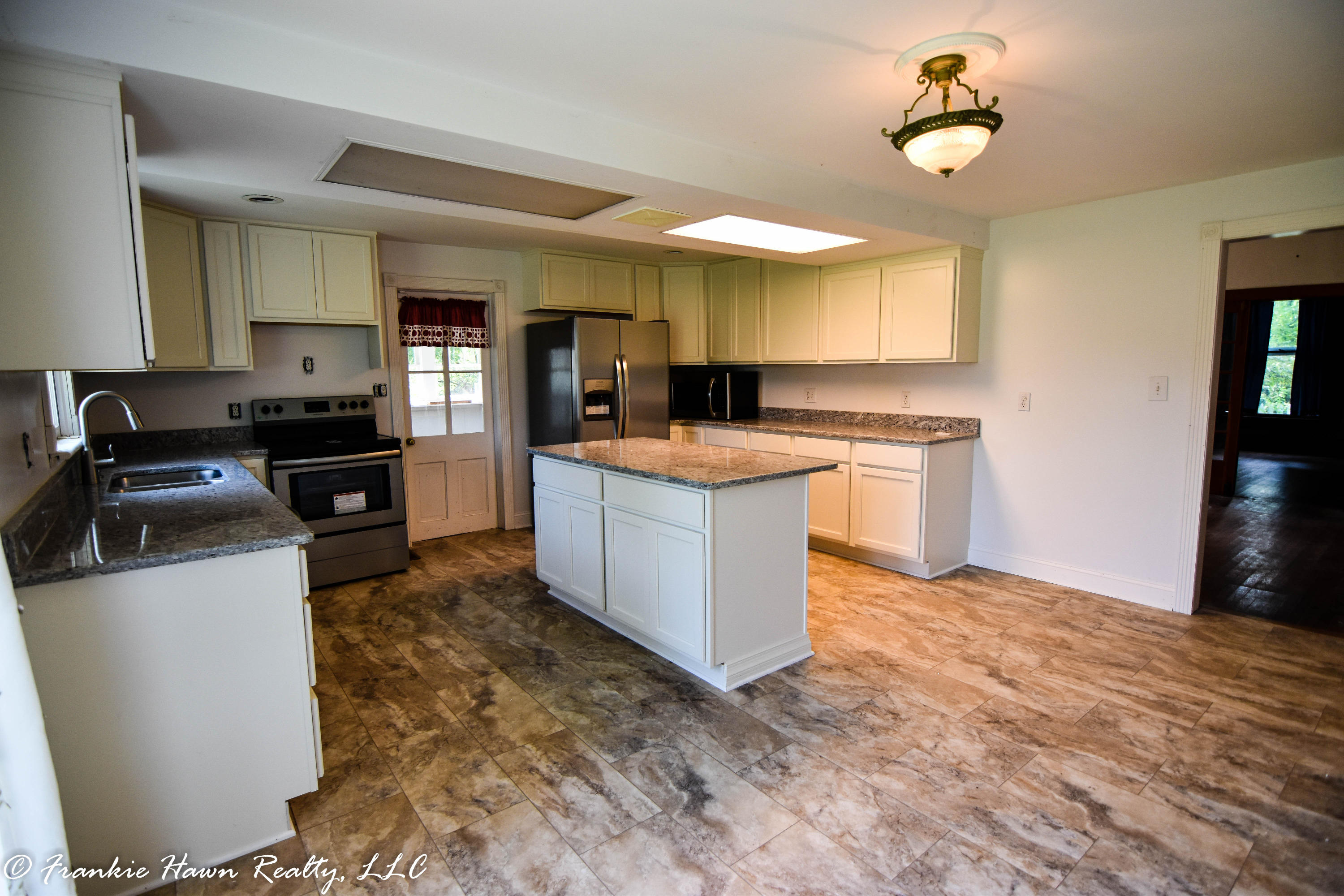 303 West Rhea Avenue Spring City, TN 37381 - Photo 38 of 40 Kitchen