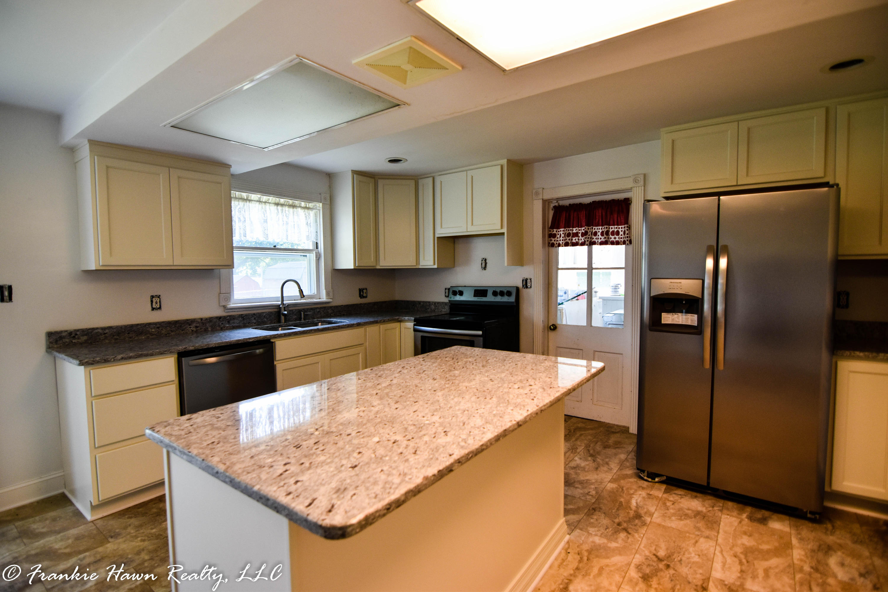 303 West Rhea Avenue Spring City, TN 37381 - Photo 39 of 40 Kitchen