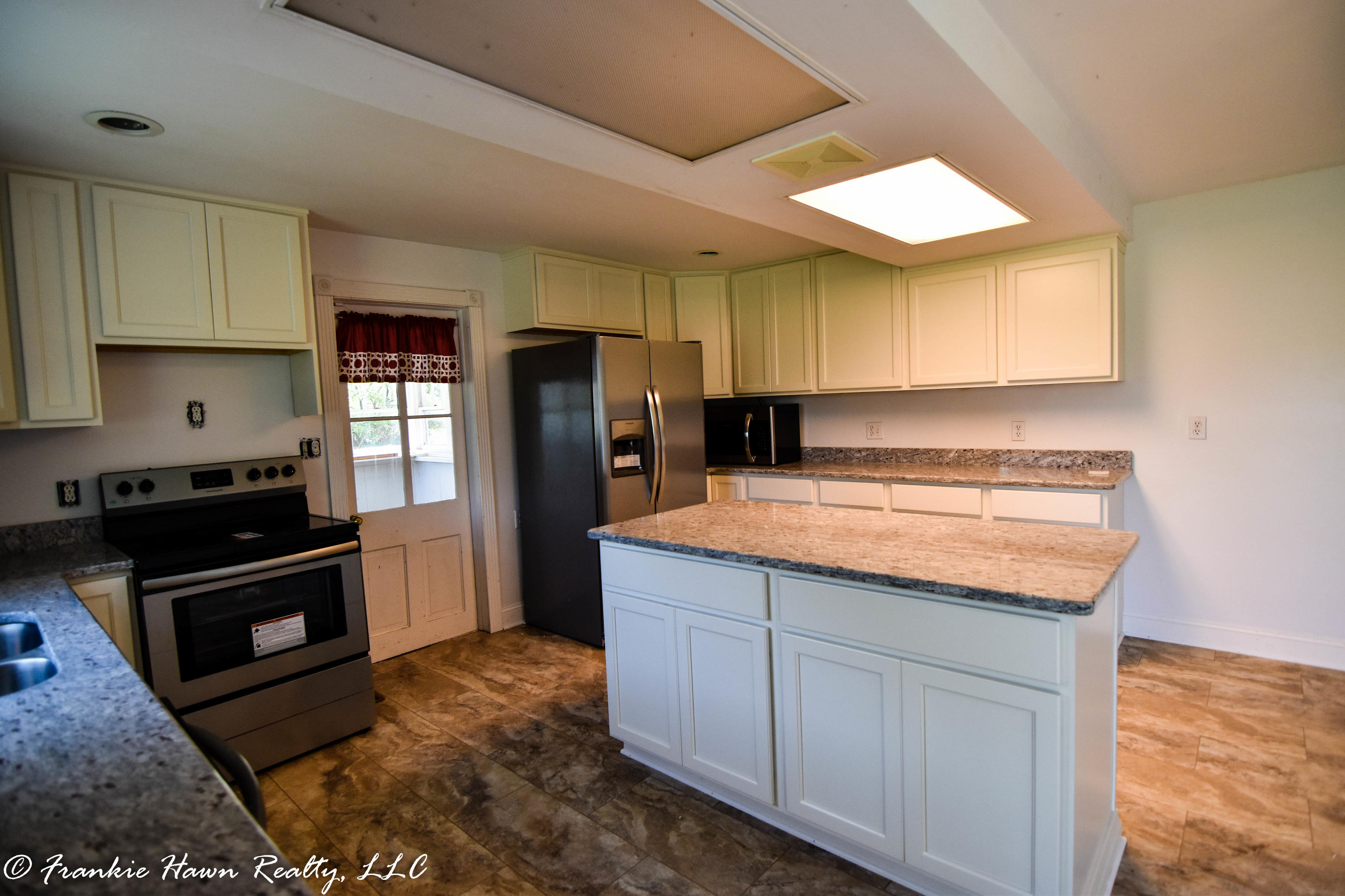 303 West Rhea Avenue Spring City, TN 37381 - Photo 40 of 40 Kitchen