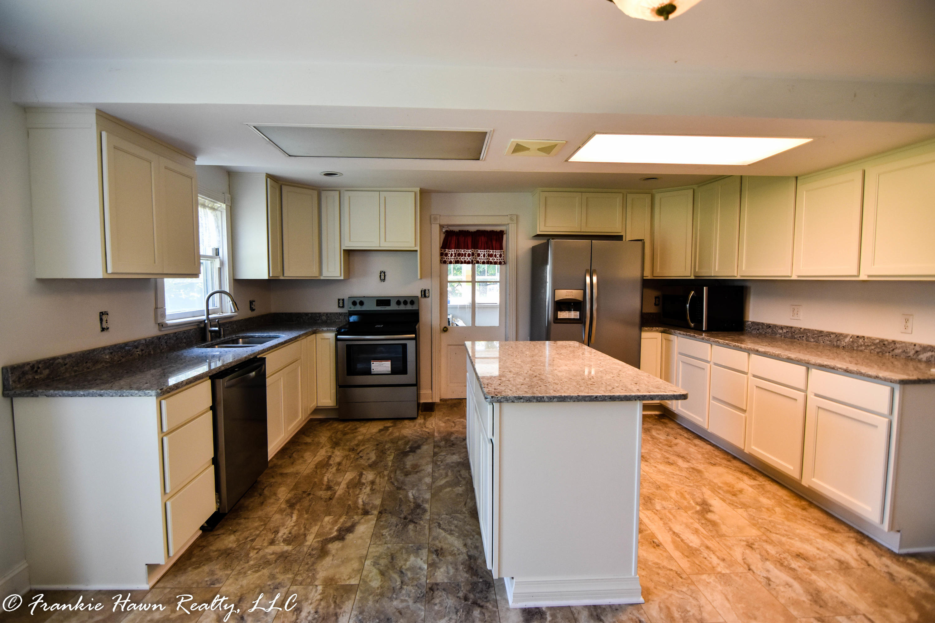 303 West Rhea Avenue Spring City, TN 37381 - Photo 6 of 40 Kitchen
