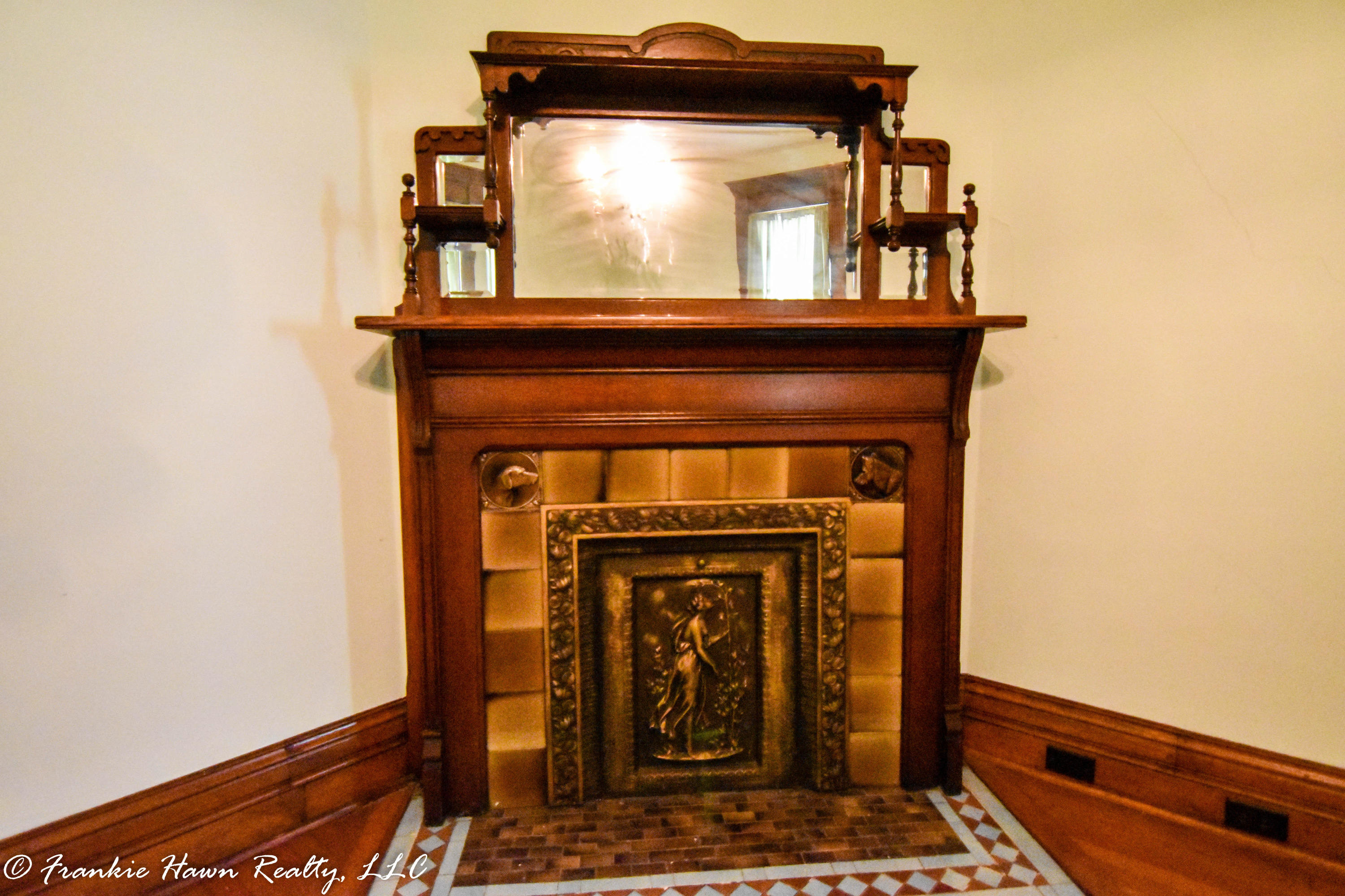 303 West Rhea Avenue Spring City, TN 37381 - Photo 9 of 40 Fireplace
