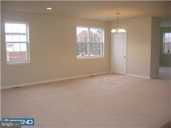 8114 Ryers Avenue Philadelphia, PA 19111 - Photo 4 of 7 Gallery Image 4
