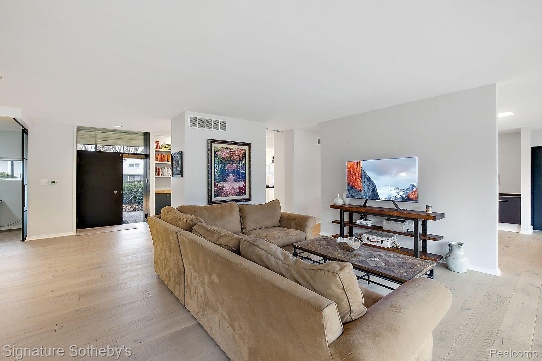 5535 Crabtree Road Bloomfield Hills, MI 48301 - Photo 4 of 34 Gallery Image 4