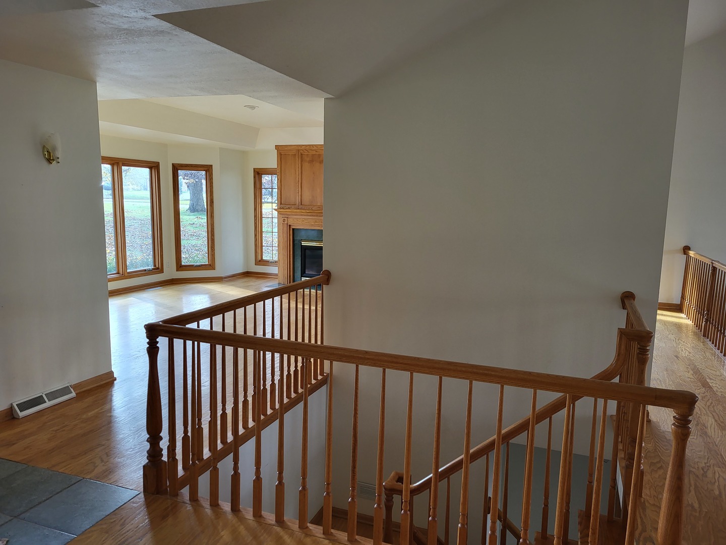 10120 East Hickory Ridge Drive Rochelle, IL 61068 - Photo 5 of 39 a view of a balcony with wooden floor