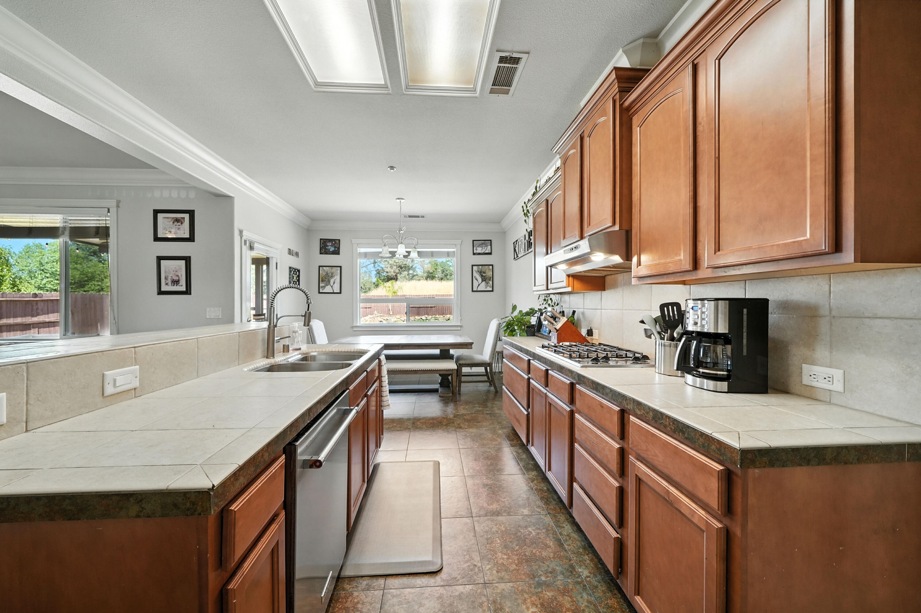 1926 Tarmac Road Redding, CA 96003 - Photo 12 of 39 IMG-14