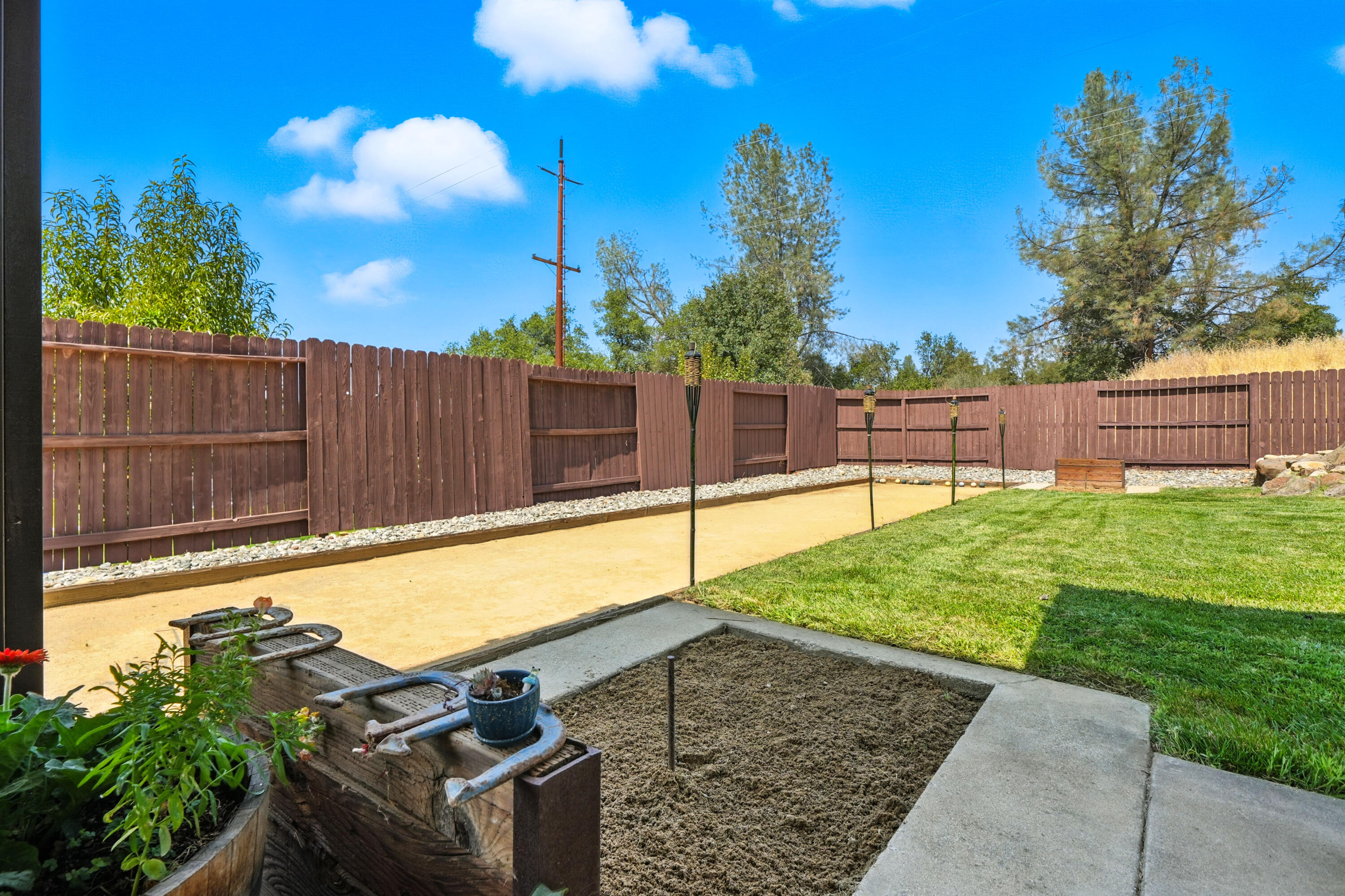 1926 Tarmac Road Redding, CA 96003 - Photo 4 of 39 IMG-48