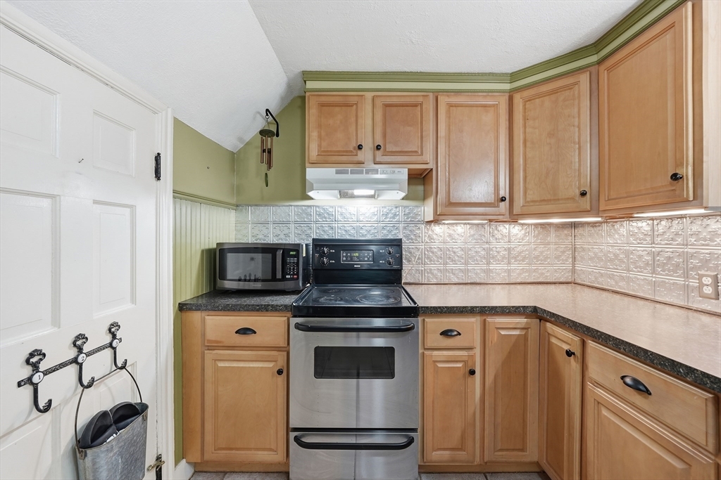 154 Barnard Road Worcester, MA 01605 - Photo 14 of 29