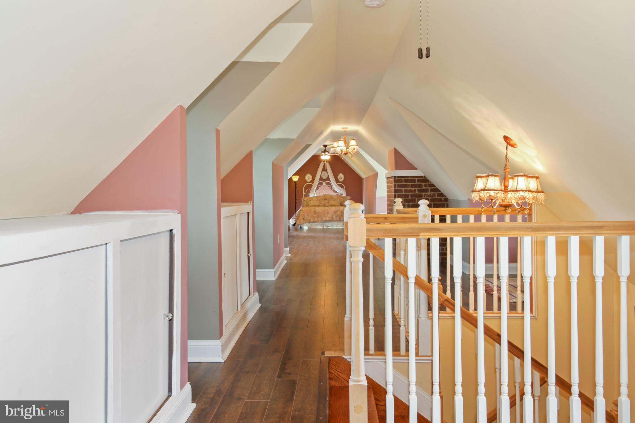 5109 South Rolling Road Halethorpe, MD 21227 - Photo 17 of 60 Stairway to Top Level