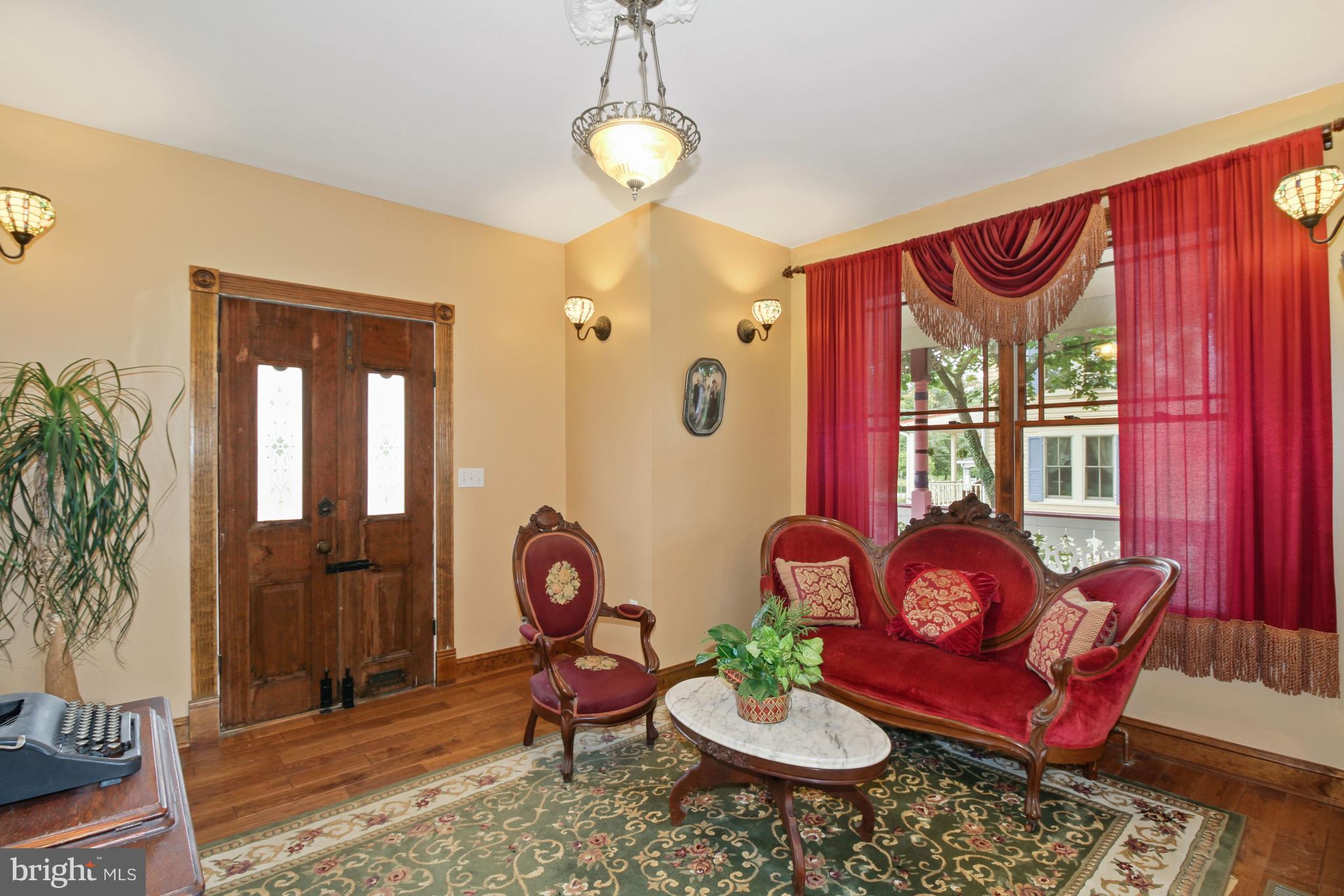 5109 South Rolling Road Halethorpe, MD 21227 - Photo 39 of 60 Living Room