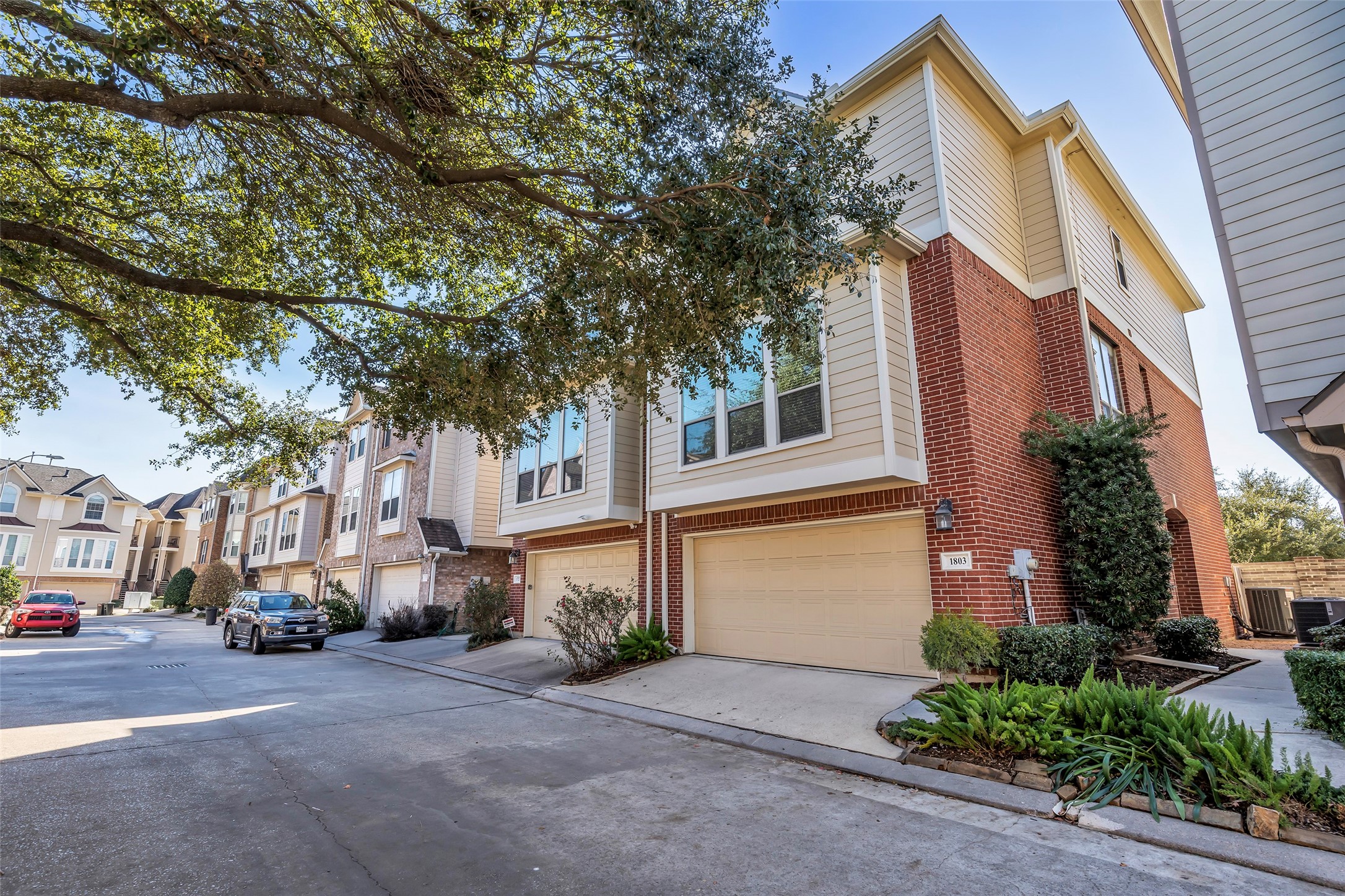 Welcome to 1803 Stacy Crest!