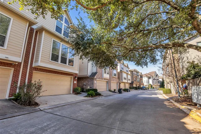 $425,000 | 1803 Stacy Crest, Houston, TX 77008