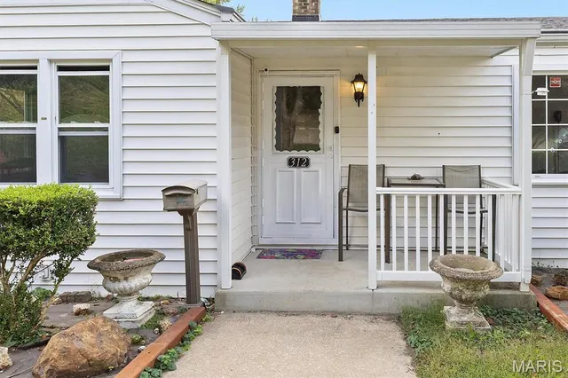 $119,900 | 312 East Ofallon Drive, Caseyville, IL 62232