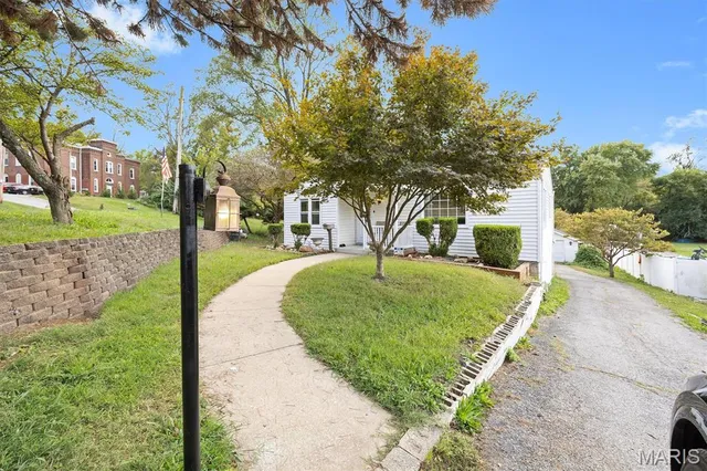 $119,900 | 312 East Ofallon Drive, Caseyville, IL 62232