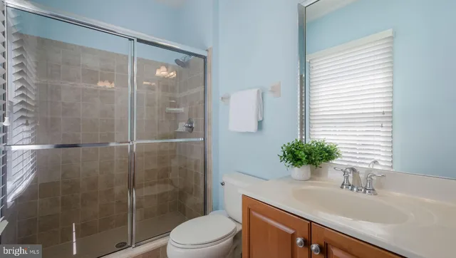 an empty room with a hallway