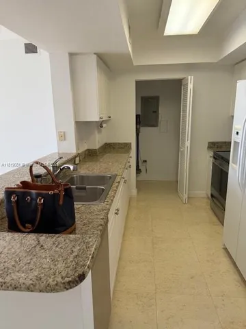 $3,325 | 19501 West Country Club Drive, Unit 1815, Aventura, FL 33180