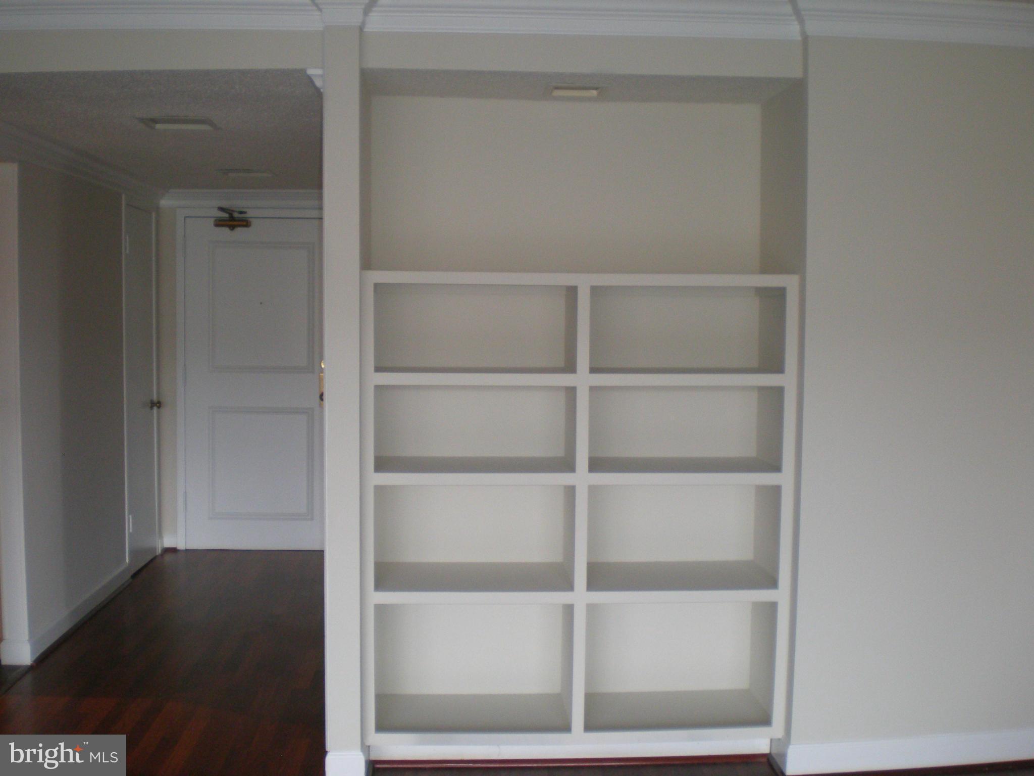 6101 Edsall Road, Unit 1412 Alexandria, VA 22304 - Photo 2 of 17 a view of a walk in closet