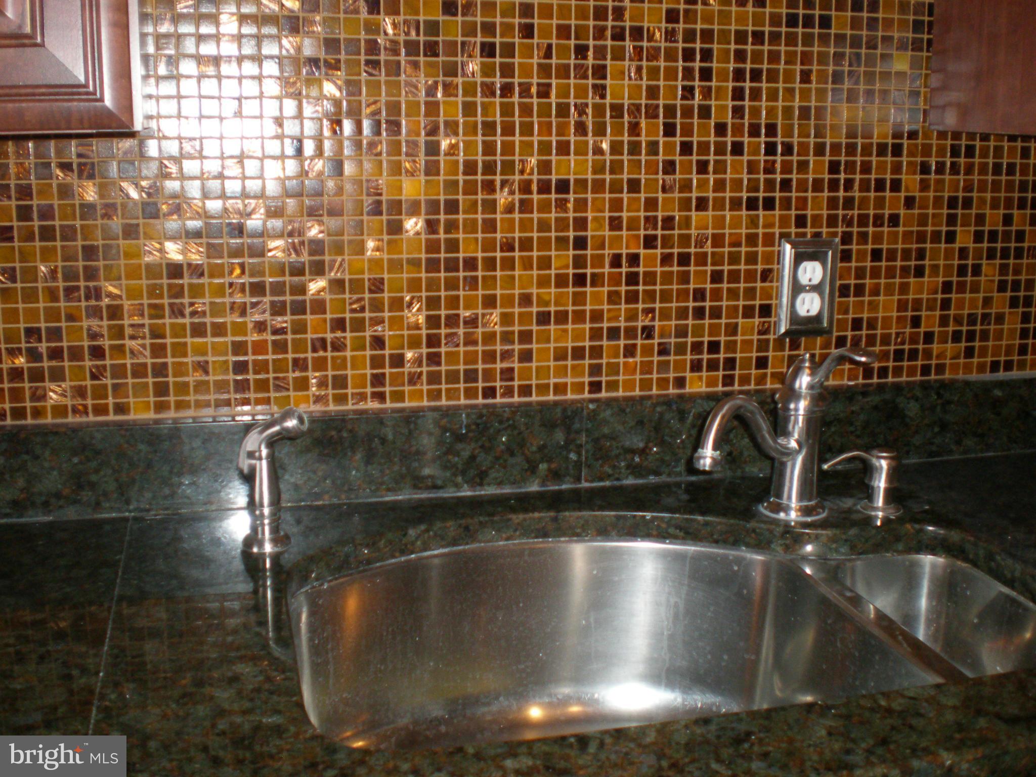 6101 Edsall Road, Unit 1412 Alexandria, VA 22304 - Photo 4 of 17