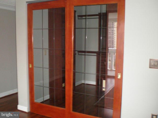 6101 Edsall Road, Unit 1412 Alexandria, VA 22304 - Photo 8 of 17 a bathroom with a glass shower door