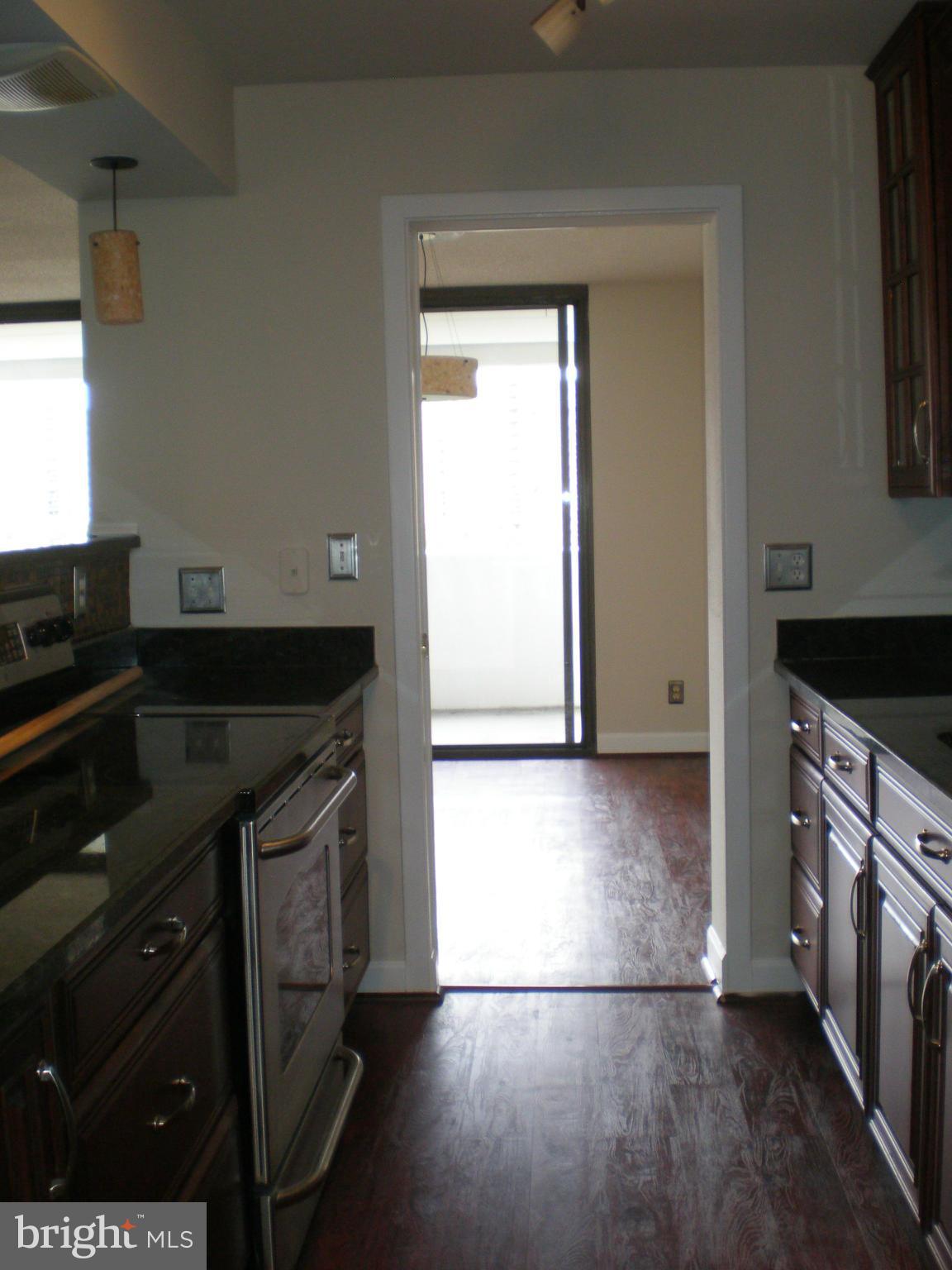 6101 Edsall Road, Unit 1412 Alexandria, VA 22304 - Photo 10 of 17 a kitchen with granite countertop a stove and a refrigerator