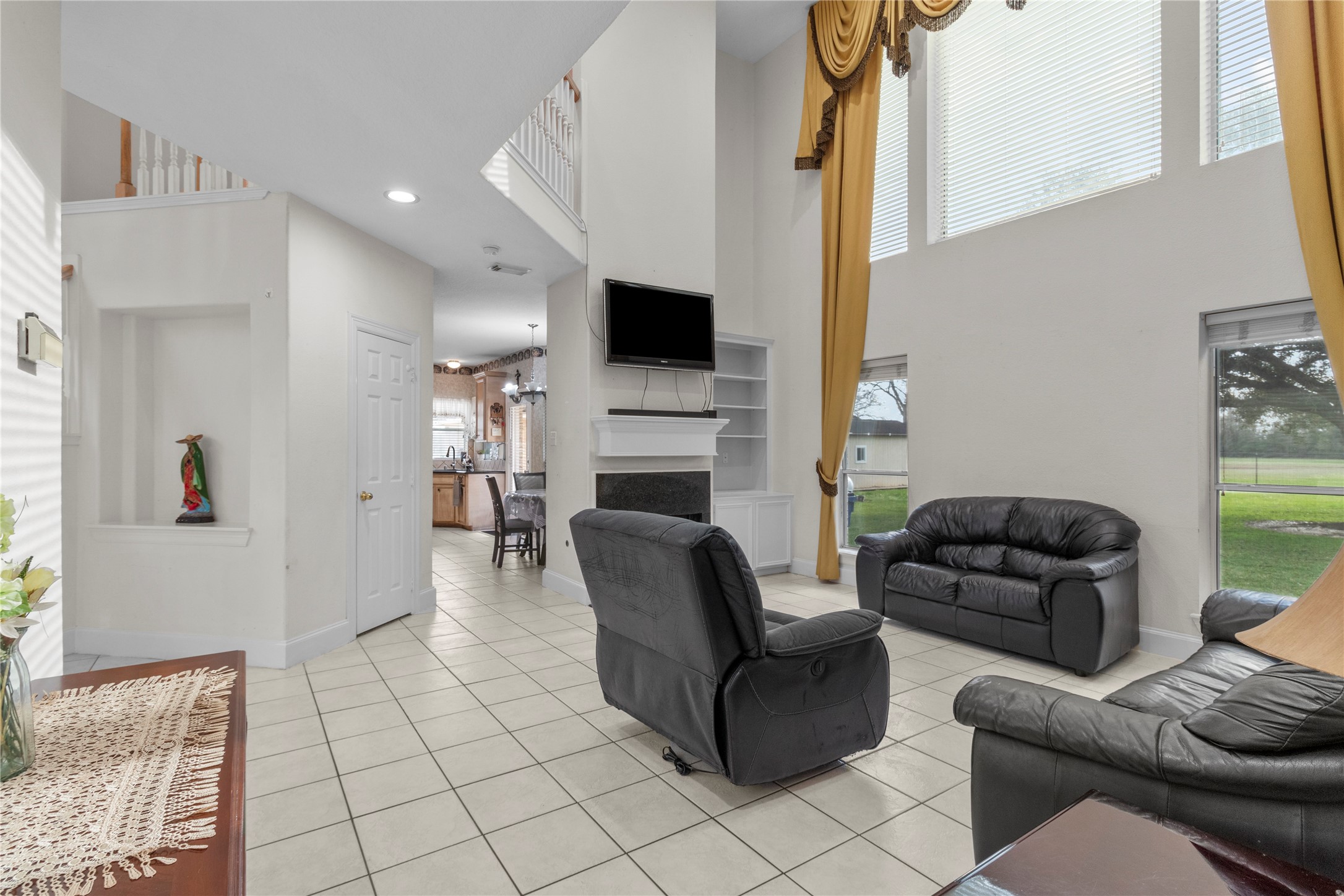 10302 Hanselman Road, Unit CR69 Manvel, TX 77578 - Photo 27 of 49 a living room with furniture and a flat screen tv