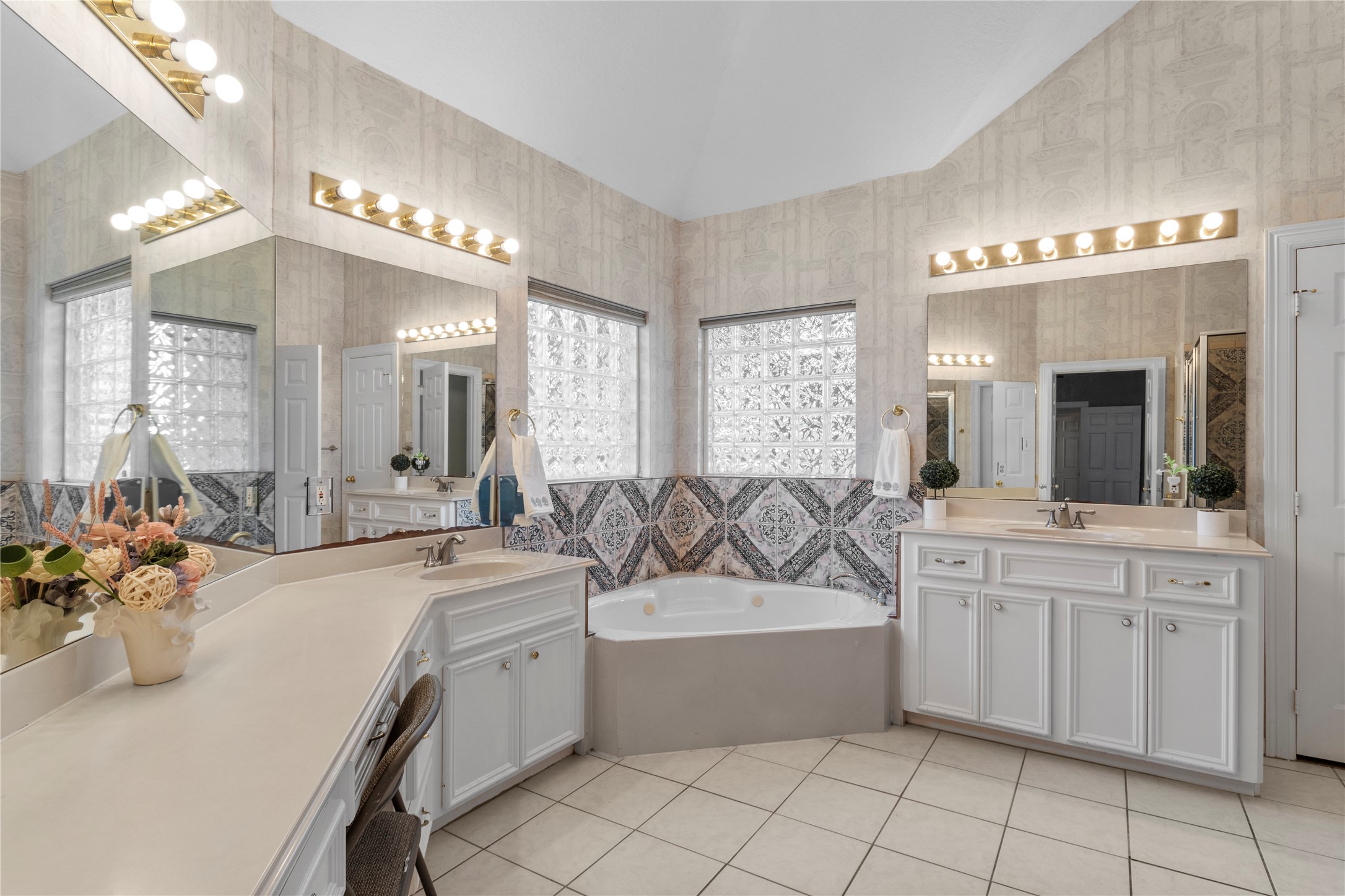 10302 Hanselman Road, Unit CR69 Manvel, TX 77578 - Photo 34 of 49 a large white kitchen with a large window