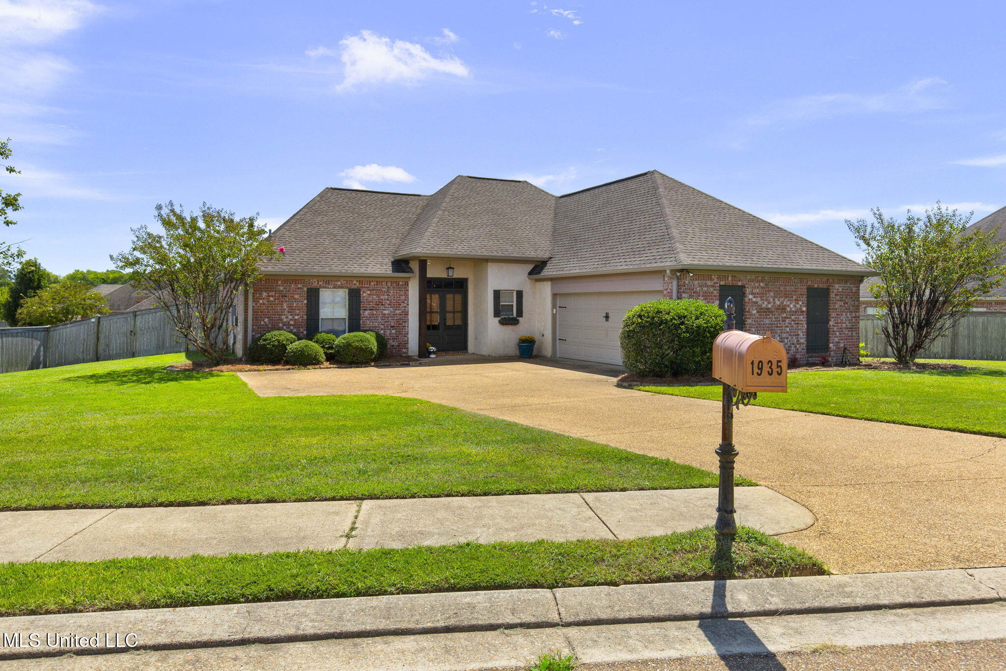 1935 East Ridge Circle Madison, MS 39110 - Photo 2 of 55 2-web-or-mls-1935 East Ridge-2