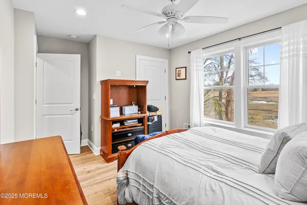 a livingroom with workspace and a window