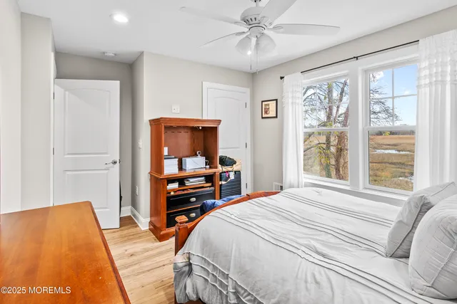 a livingroom with workspace and a window