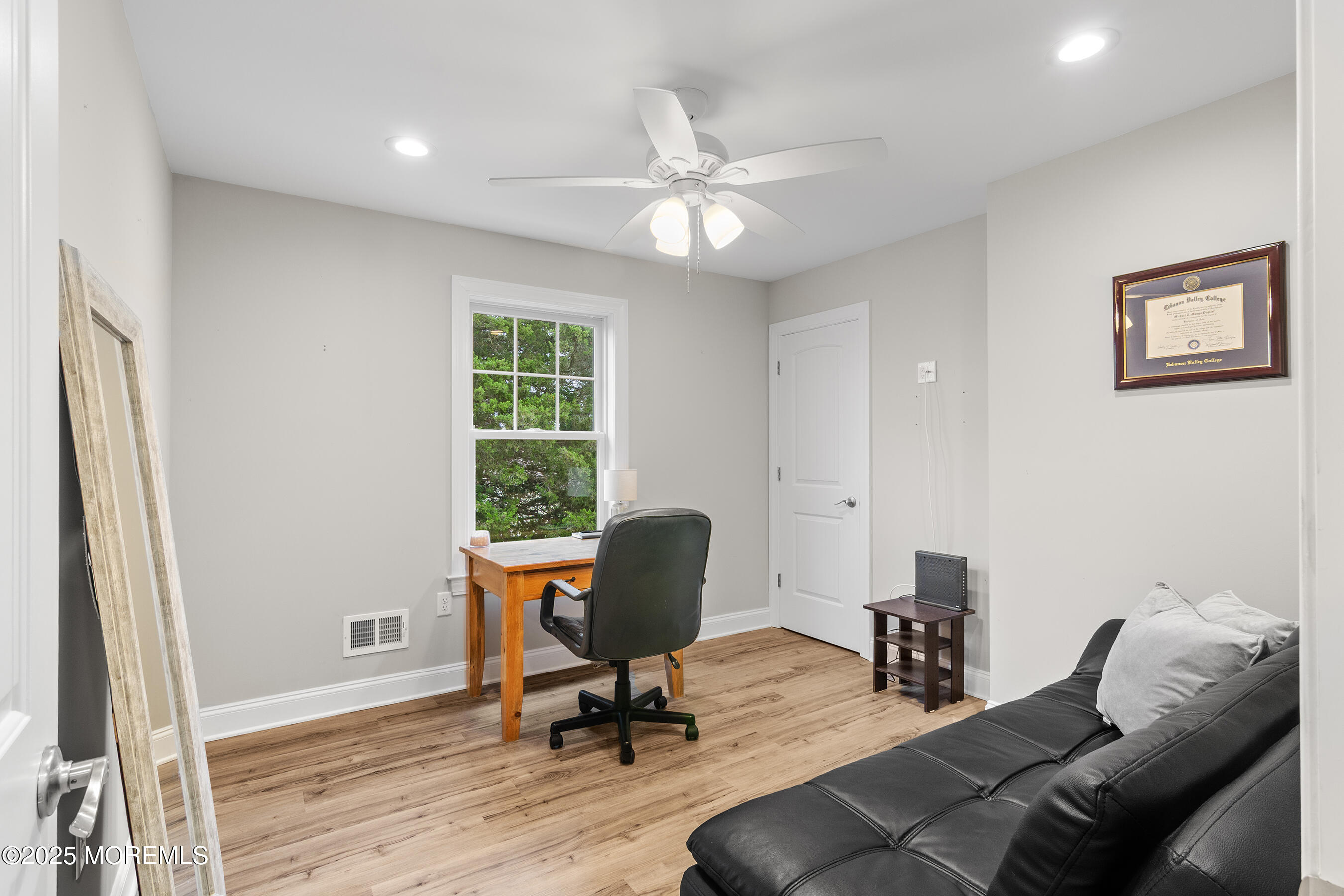 1260 Pensacola Road Forked River, NJ 08731 - Photo 16 of 36 a livingroom with workspace and a window