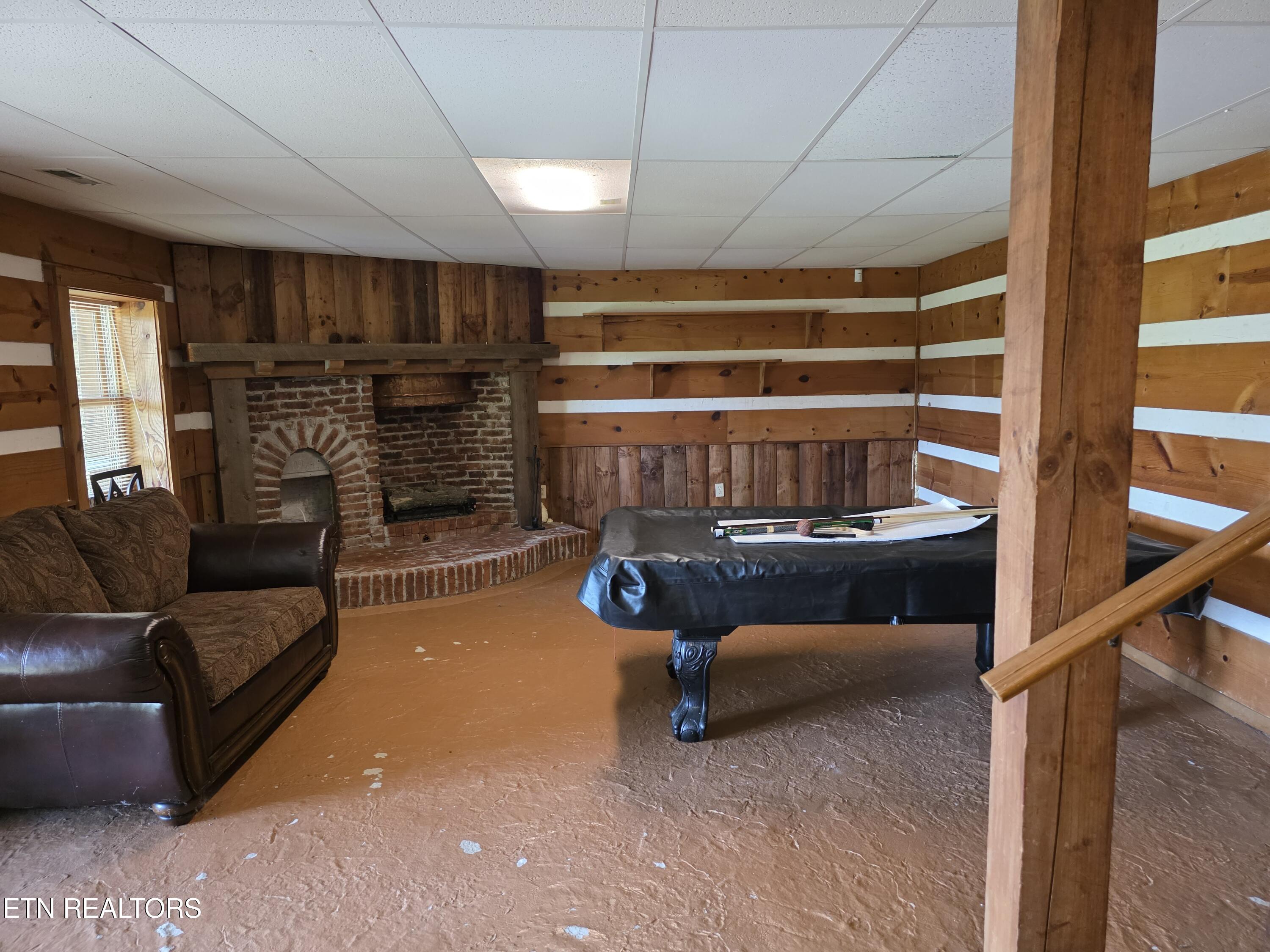 2875 East Walnut Grove Road Sevierville, TN 37876 - Photo 9 of 25 Family room -1