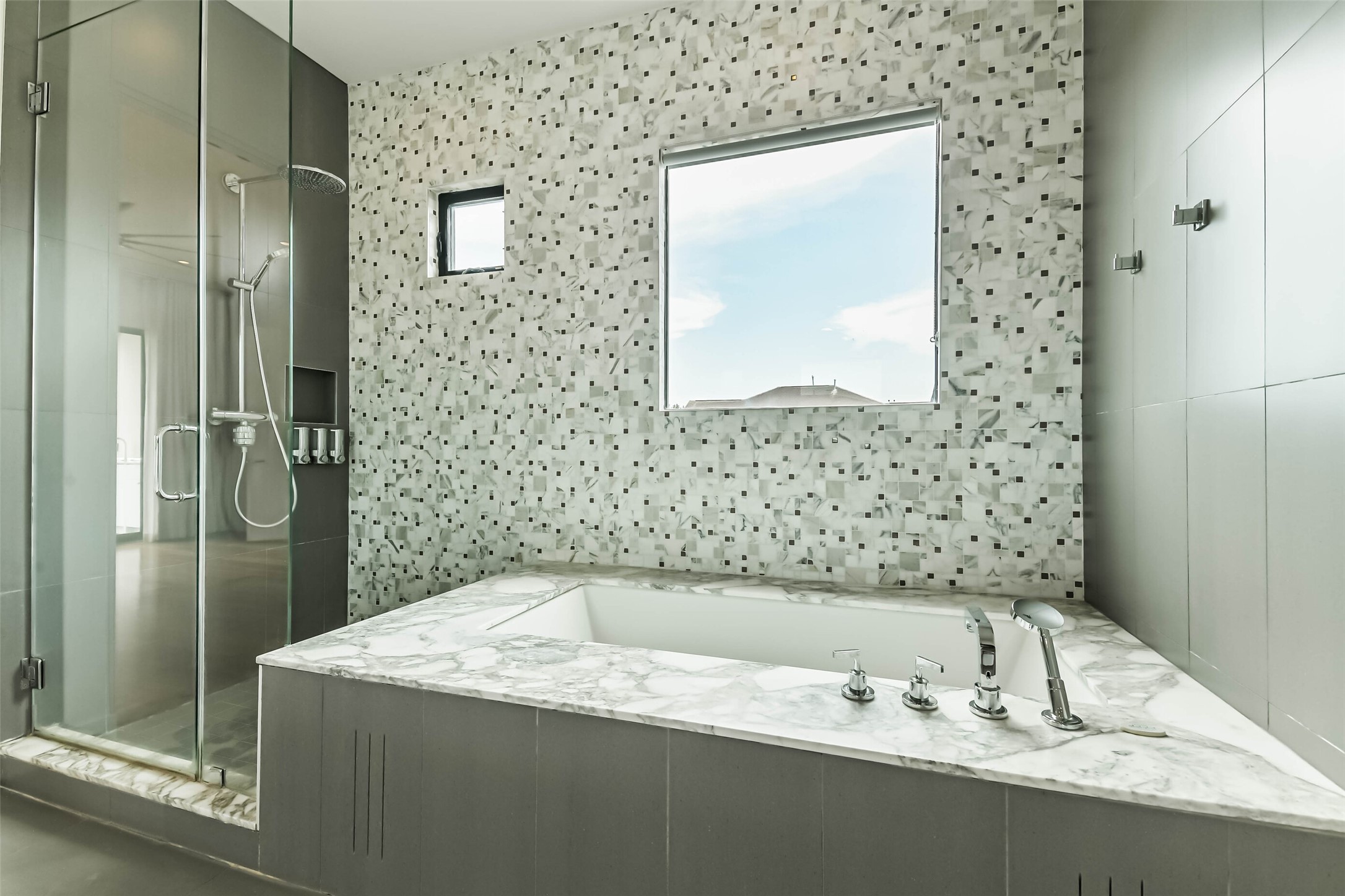 815 Alexander Street Houston, TX 77007 - Photo 38 of 49 Oversized soaking tub surrounded by designer tile and luxury finishes.