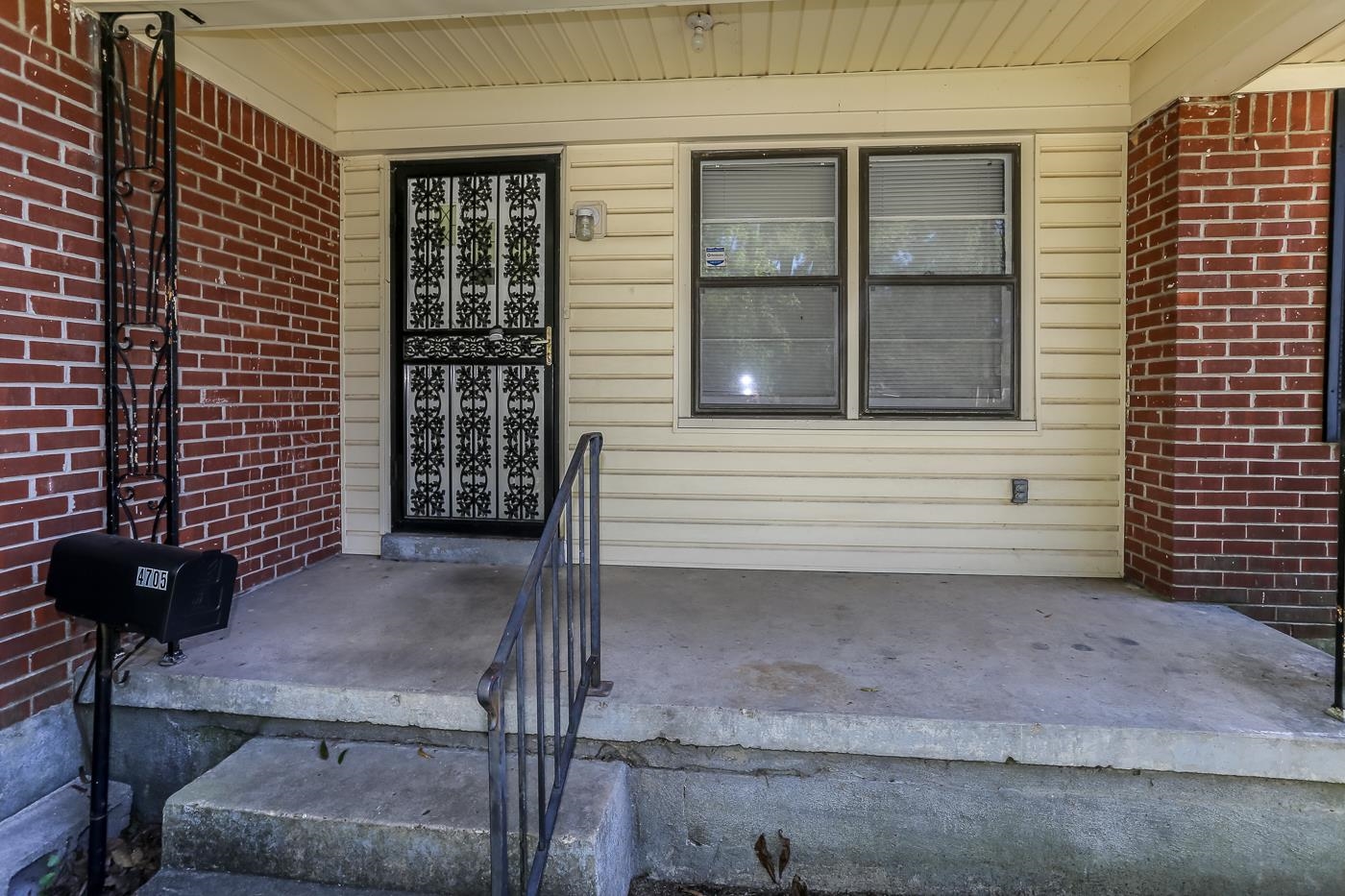 4705 Owen Road Memphis, TN 38122 - Photo 5 of 18 a view of a house with a window