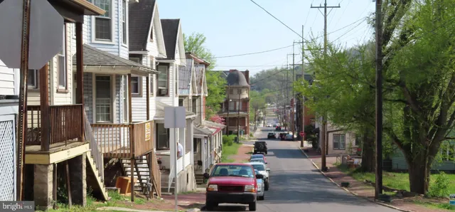 a car parked in front of a building