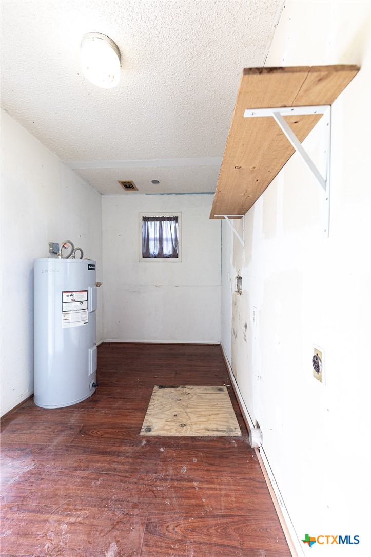3300 State Highway 95 Shiner, TX 77984 - Photo 21 of 26 a view of empty room with windows