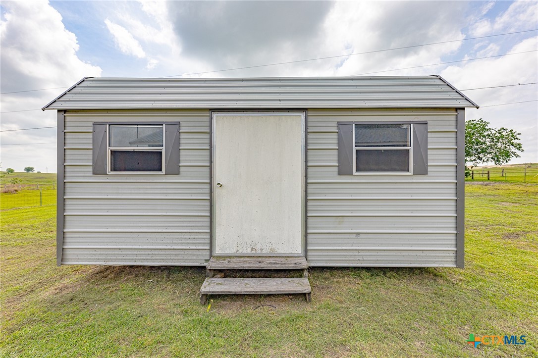3300 State Highway 95 Shiner, TX 77984 - Photo 25 of 26 a front view of a house with a yard