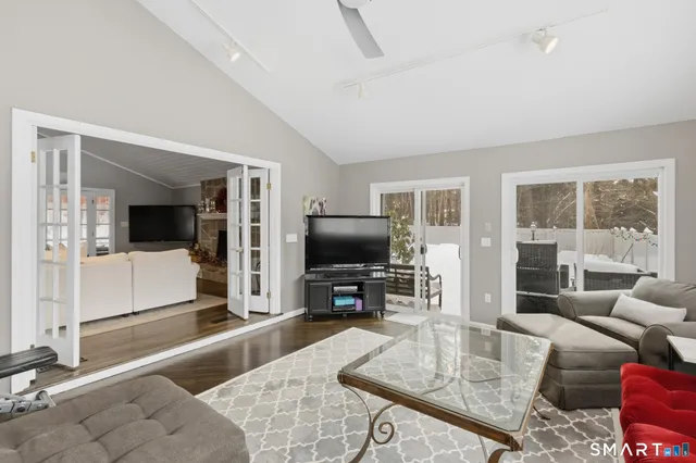 $800,000 | 324 Old Farms Road, Simsbury, CT 06070