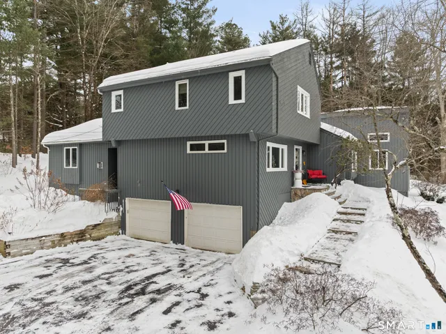 $800,000 | 324 Old Farms Road, Simsbury, CT 06070