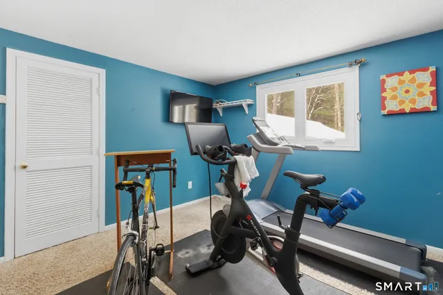 $800,000 | 324 Old Farms Road, Simsbury, CT 06070