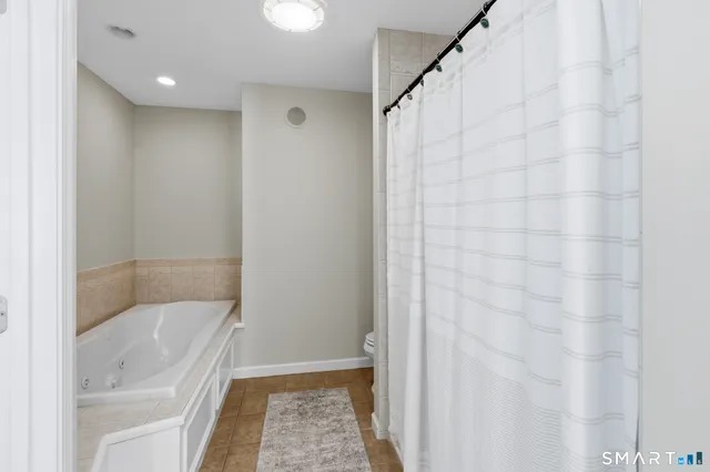 $800,000 | 324 Old Farms Road, Simsbury, CT 06070