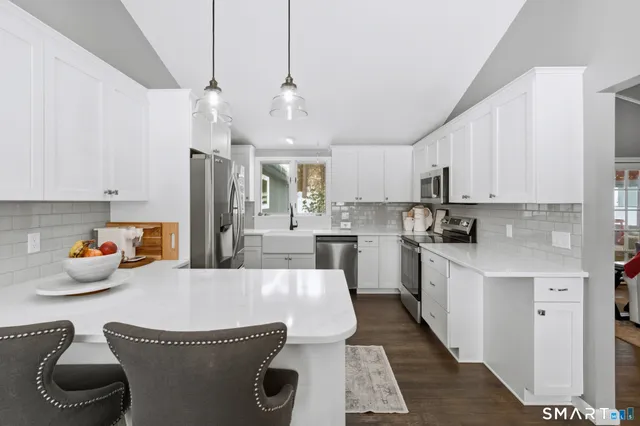 $800,000 | 324 Old Farms Road, Simsbury, CT 06070