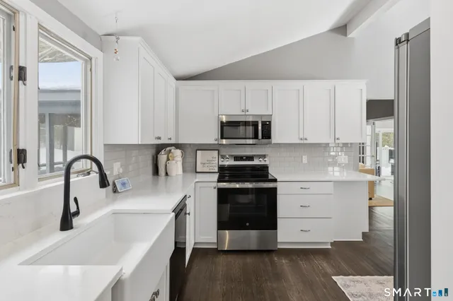 $800,000 | 324 Old Farms Road, Simsbury, CT 06070