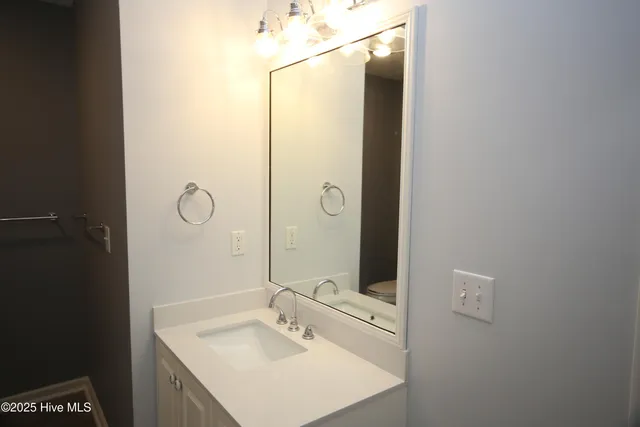 $1,675 | 4142 Breezewood Drive, Unit 201, Wilmington, NC 28412